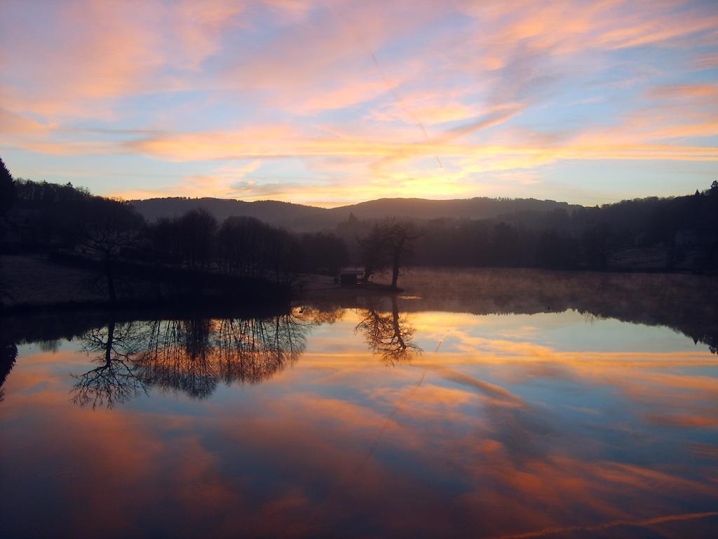 Chambres D'Hotes L'Hirondelle Du Lac Peyrat-le-Château Esterno foto
